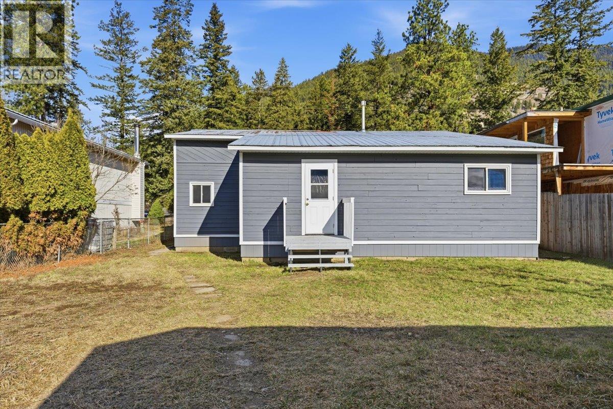 For sale: 5783 Tuktakamin Road, Falkland, British Columbia V0E1W0 ...