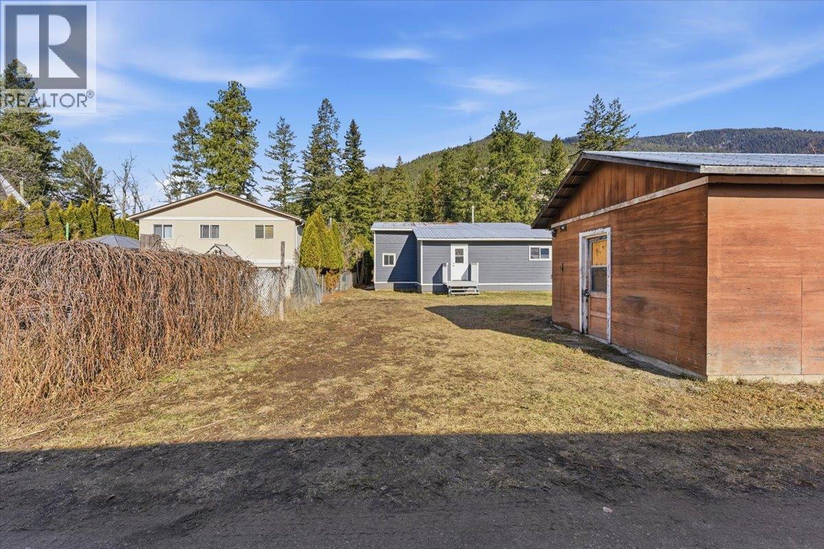 For sale: 5783 Tuktakamin Road, Falkland, British Columbia V0E1W0 ...