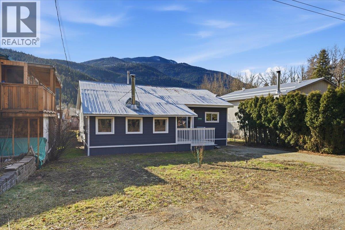For sale: 5783 Tuktakamin Road, Falkland, British Columbia V0E1W0 ...