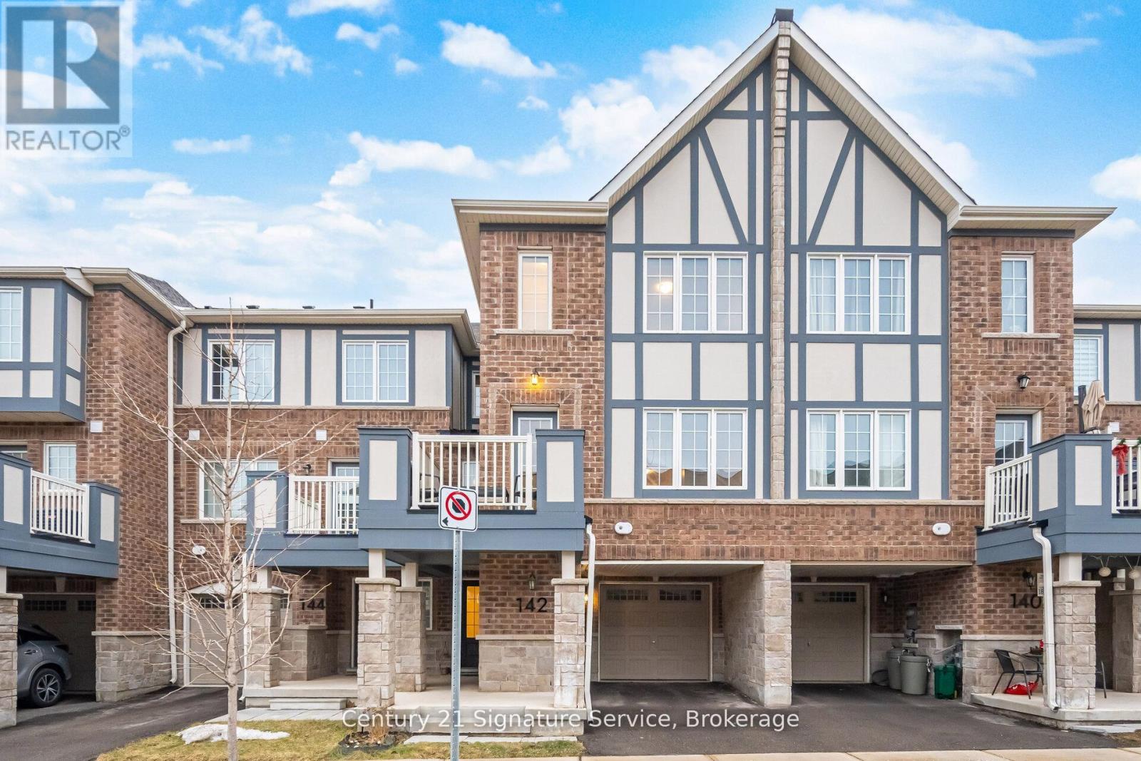 Row / Townhouse for Sale in 142 CHRISTOPHER ROAD|Oakville (GO Glenorchy), Ontario L6H0Y2