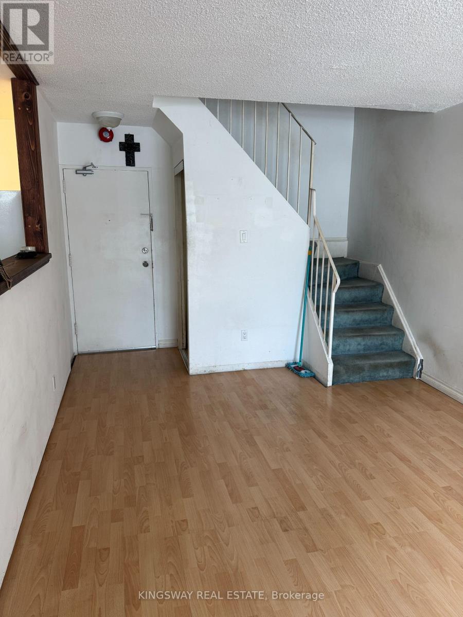 Row / Townhouse for Sale in 347 - 1395 WILLIAMSPORT DRIVE|Mississauga (Applewood), Ontario L4X2T4 2