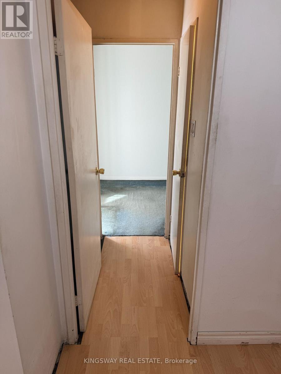 Row / Townhouse for Sale in 347 - 1395 WILLIAMSPORT DRIVE|Mississauga (Applewood), Ontario L4X2T4 5