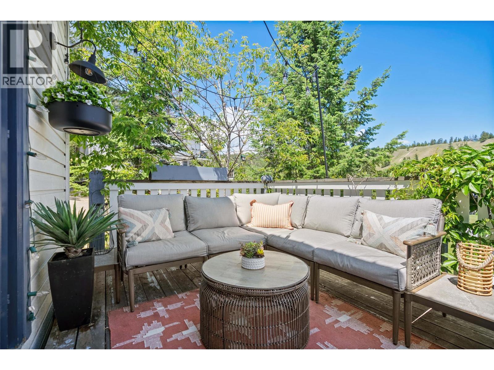 For sale: 9211 WEST Avenue, Wilmer, British Columbia V0A1K5 - 10377148 ...