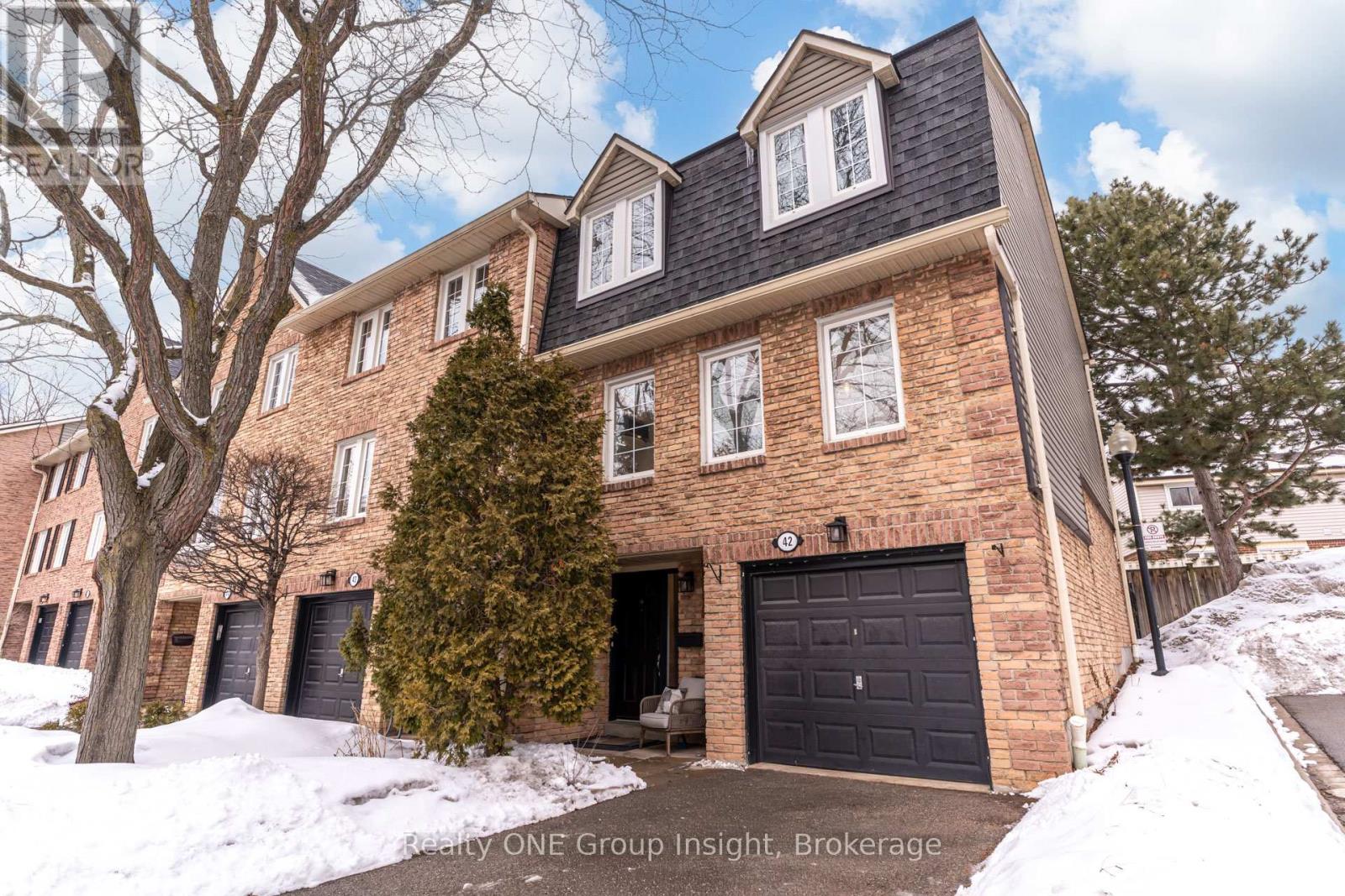 Row / Townhouse for Sale in 42 - 2766 FOLKWAY DRIVE|Mississauga (Erin Mills), Ontario L5L3M3
