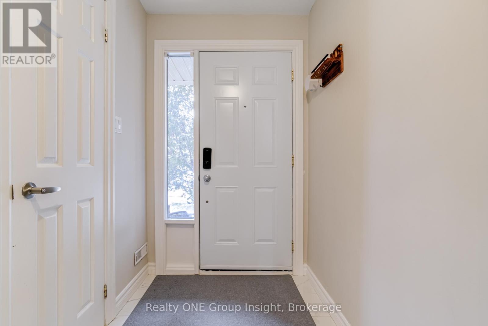 Row / Townhouse for Sale in 42 - 2766 FOLKWAY DRIVE|Mississauga (Erin Mills), Ontario L5L3M3 2