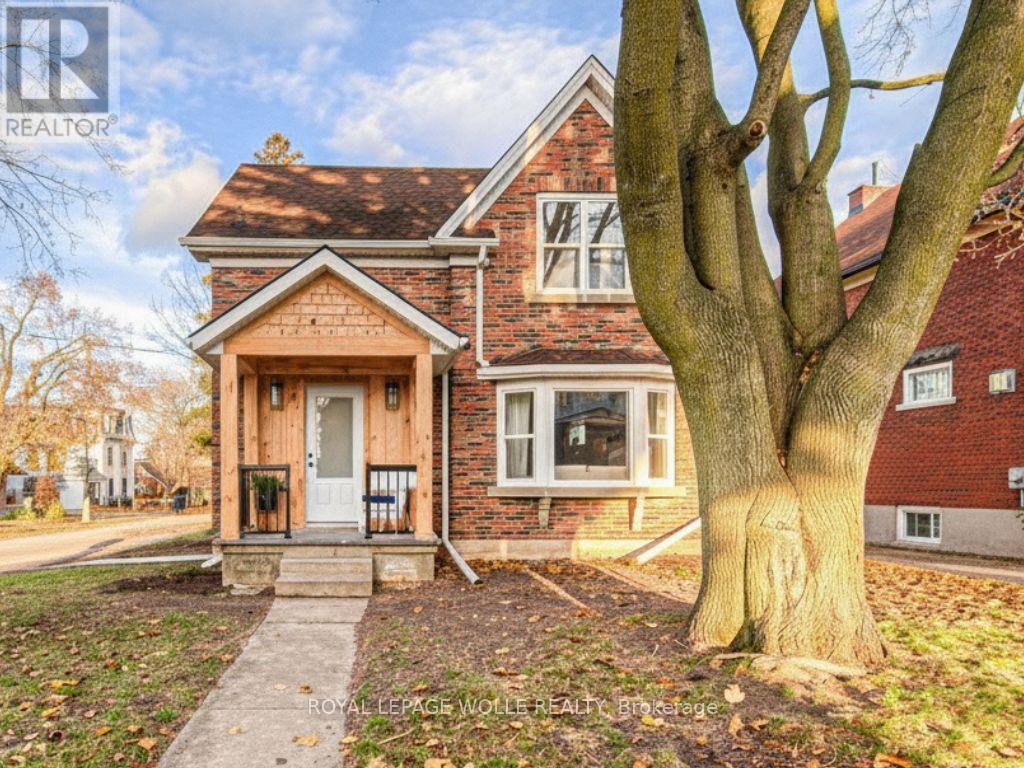 30 DUNBAR ROAD S, Waterloo, Ontario N2L2E3