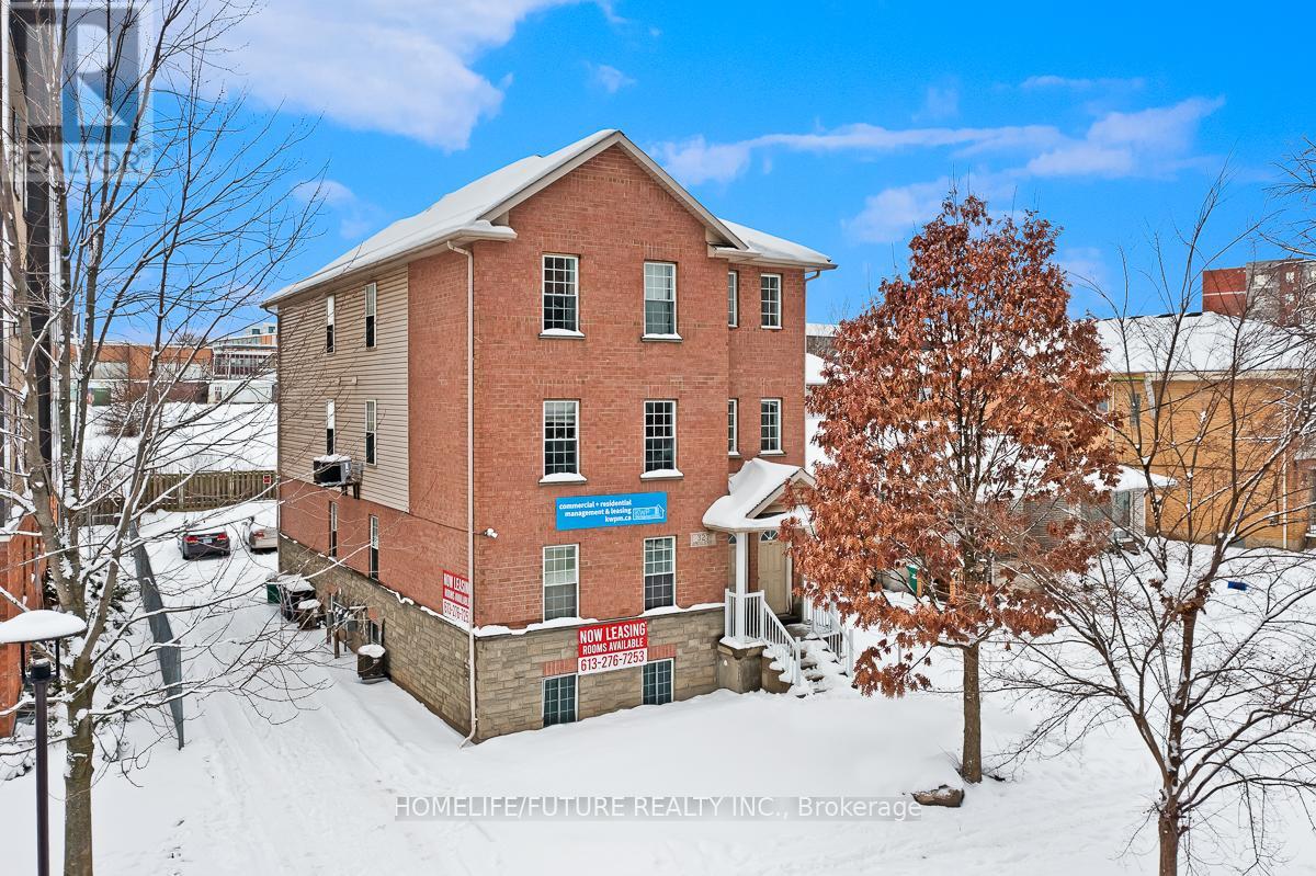 4 UNITS W/20 RMS - 327 SPRUCE STREET, Waterloo, Ontario N2L3M6