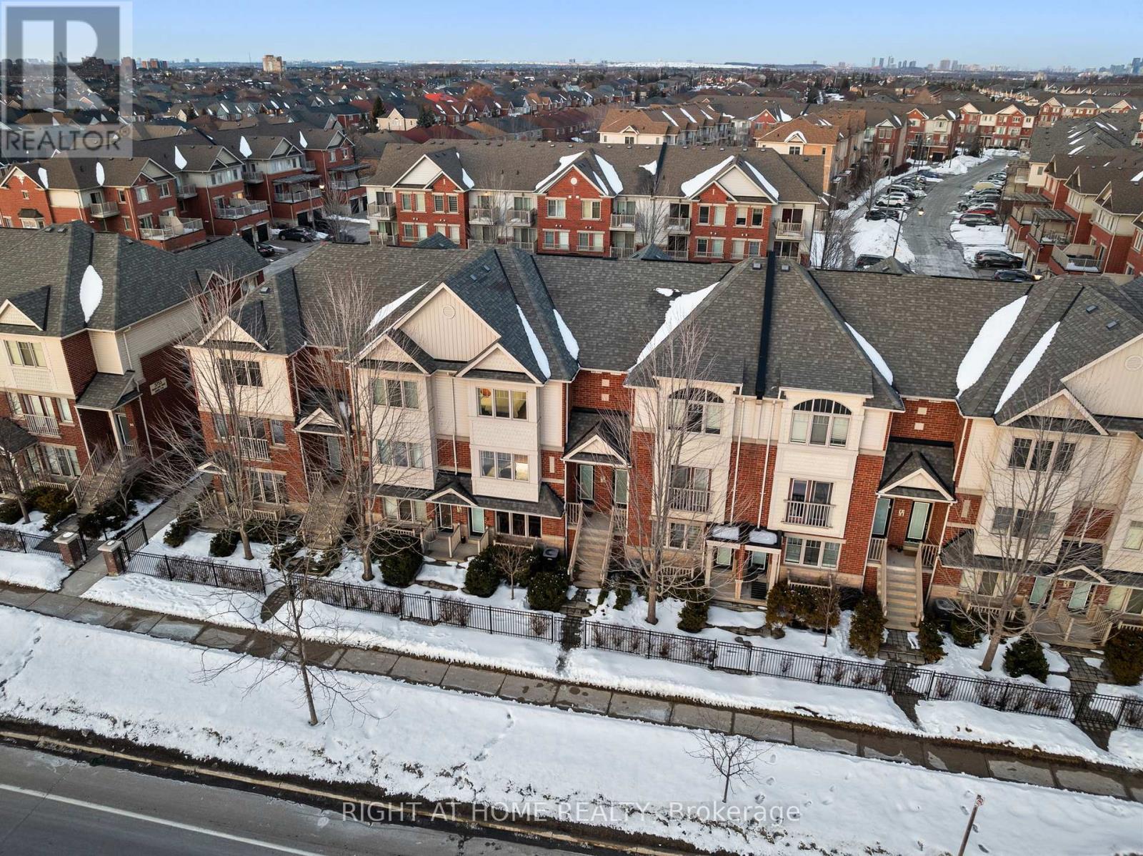 Row / Townhouse for Sale in 12 - 5725 TENTH LINE W|Mississauga (Churchill Meadows), Ontario L5M0P7 3