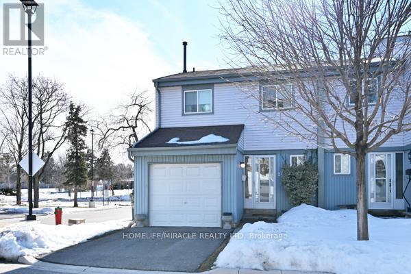 Row / Townhouse for Sale in 27 - 121 FALCONER DRIVE|Mississauga (Streetsville), Ontario L5N2K8