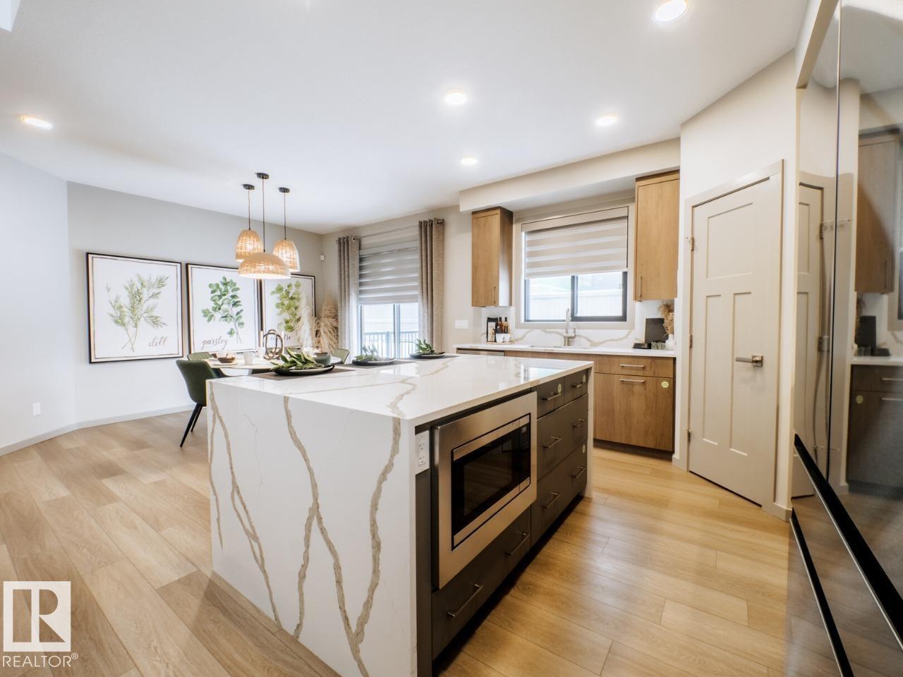 For sale: 7005 KIVIAQ CR SW, Edmonton, Alberta T6W1A5 - E4475685