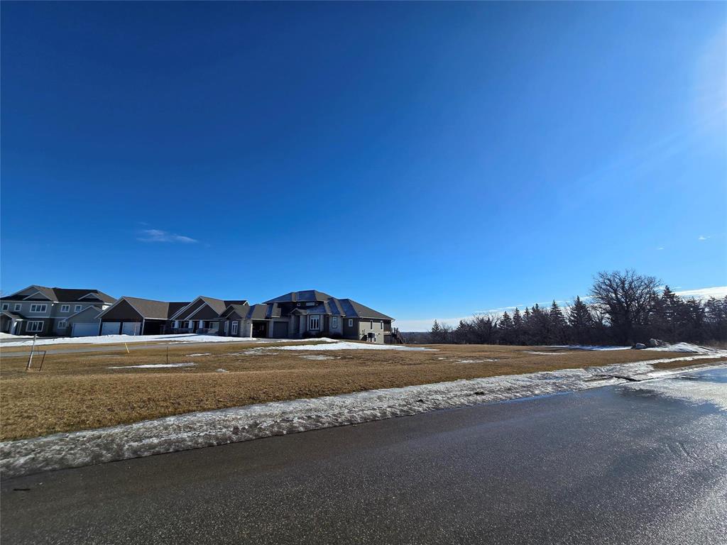 102 Minnewasta Bay, Morden, Manitoba R6M1V1