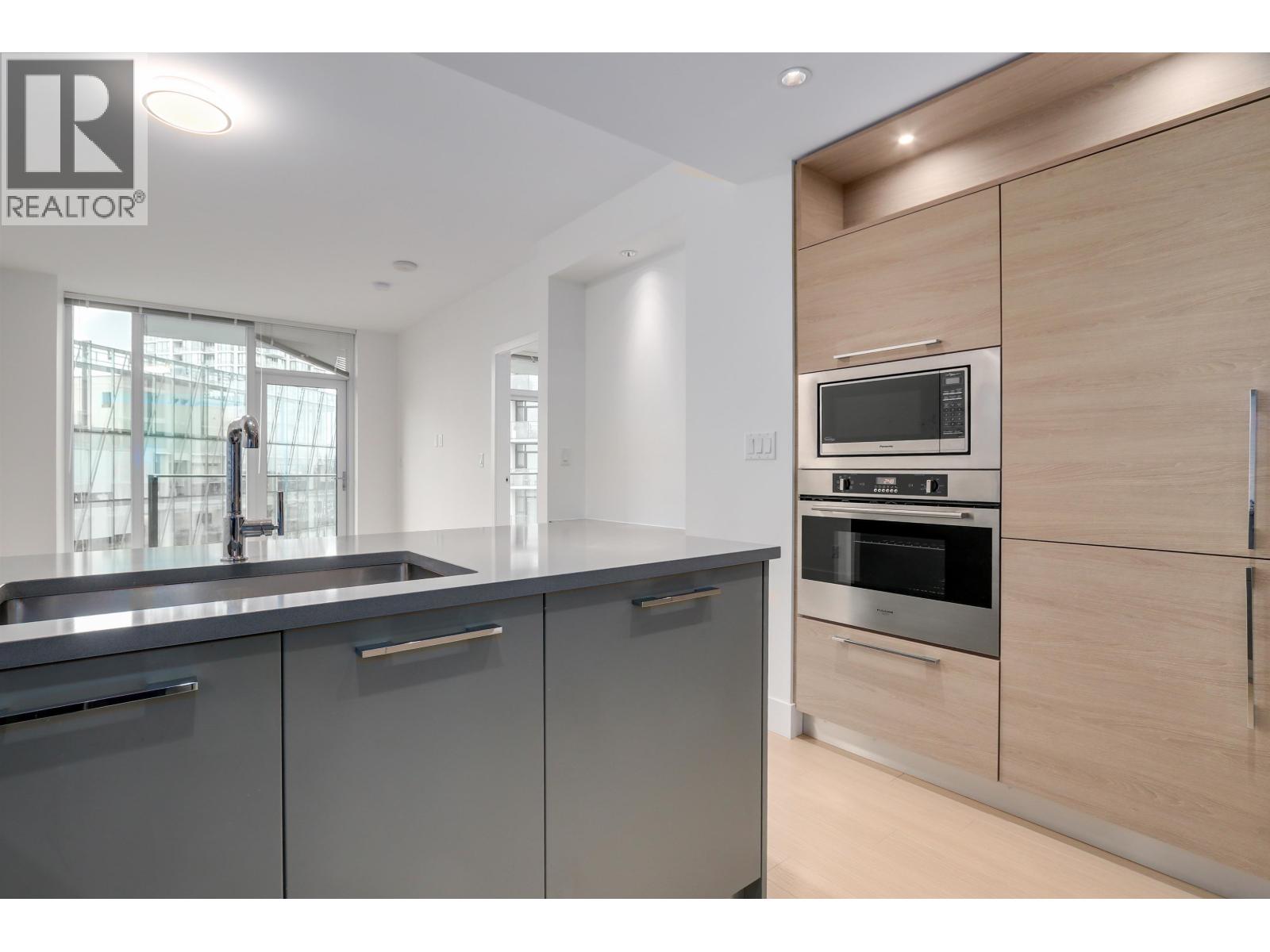 For sale: 901 7388 KINGSWAY, Burnaby, British Columbia V3N0G9 ...