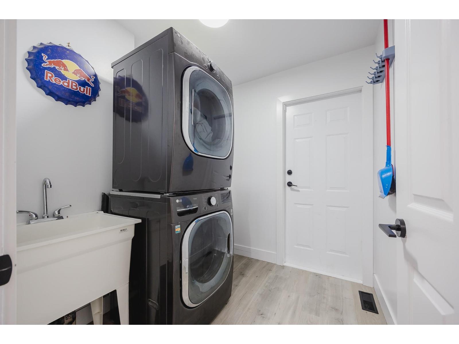 For sale: 8077 169 STREET, Surrey, British Columbia V4N4Y6 - R3095954 ...