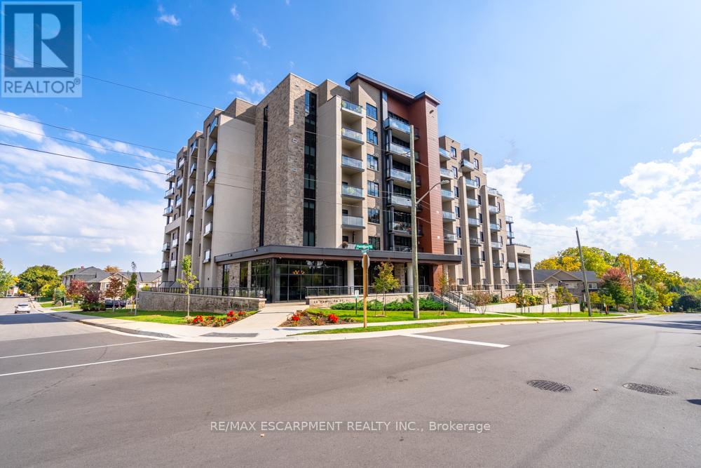213 - 30 HAMILTON STREET S, Hamilton (Waterdown), Ontario L8B1V8