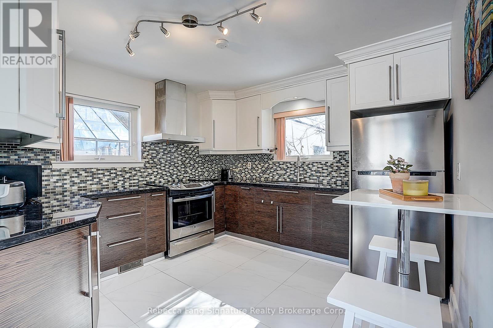 For sale: 80 KINGSLAKE ROAD, Toronto (Don Valley Village), Ontario ...