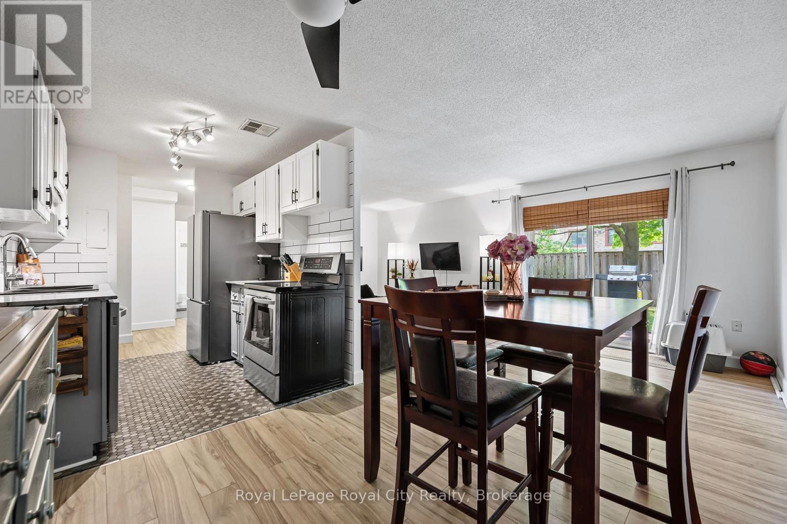 104 - 234 WILLOW ROAD, Guelph (Junction/Onward Willow), Ontario N1H7C6
