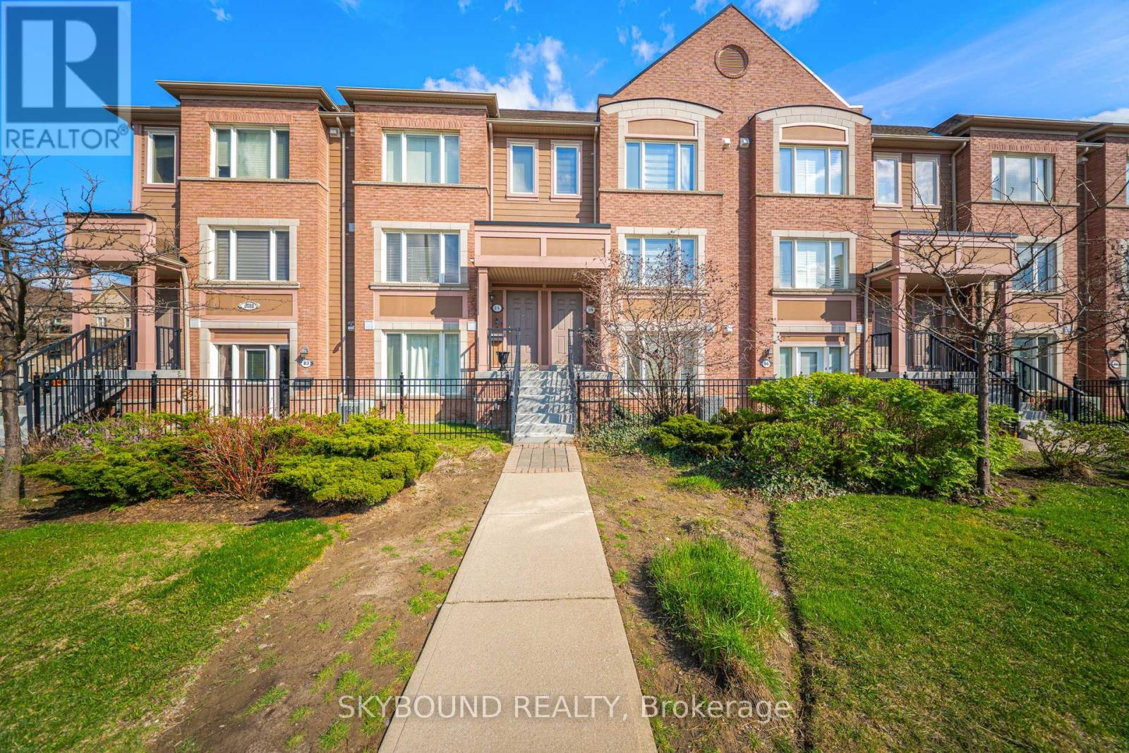 Row / Townhouse for Sale in 85 - 3088 EGLINTON AVENUE W|Mississauga (Churchill Meadows), Ontario L5M8C5