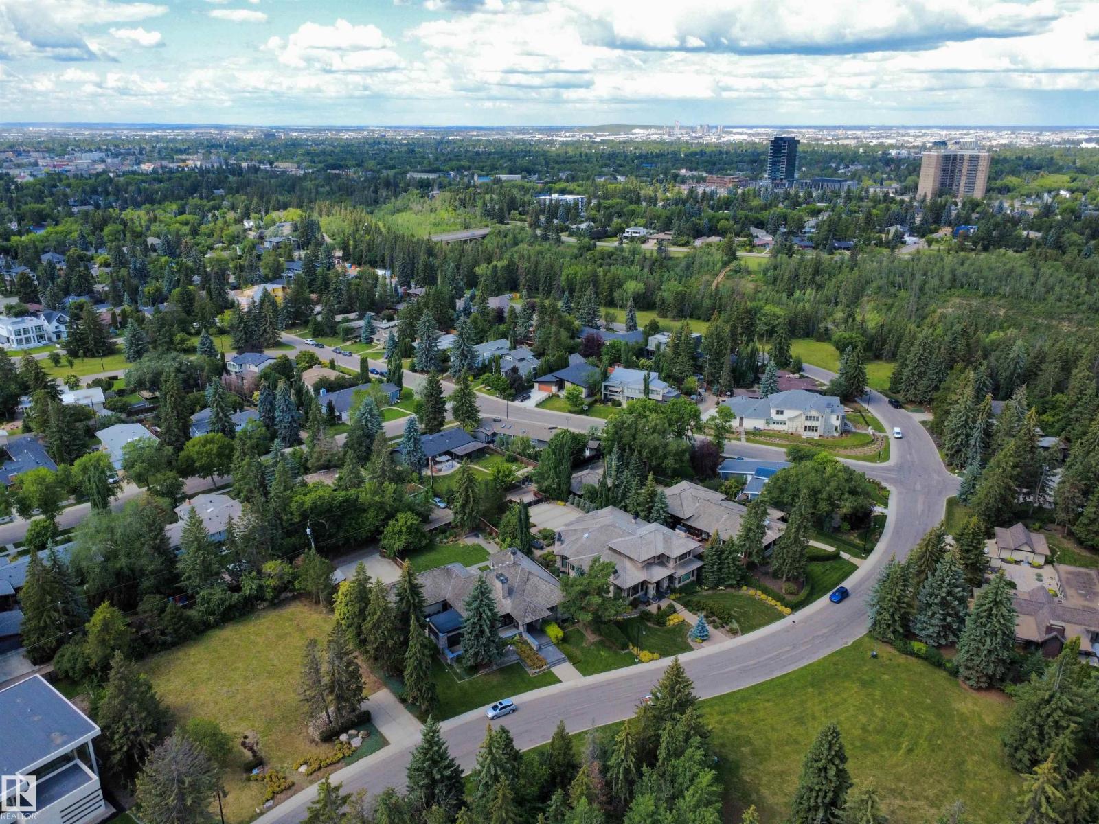 For sale: 9716 RIVERSIDE DR NW, Edmonton, Alberta T5N3M6 - E4476093 ...