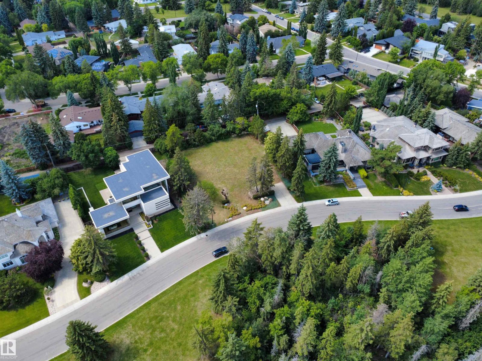 For sale: 9716 RIVERSIDE DR NW, Edmonton, Alberta T5N3M6 - E4476093 ...