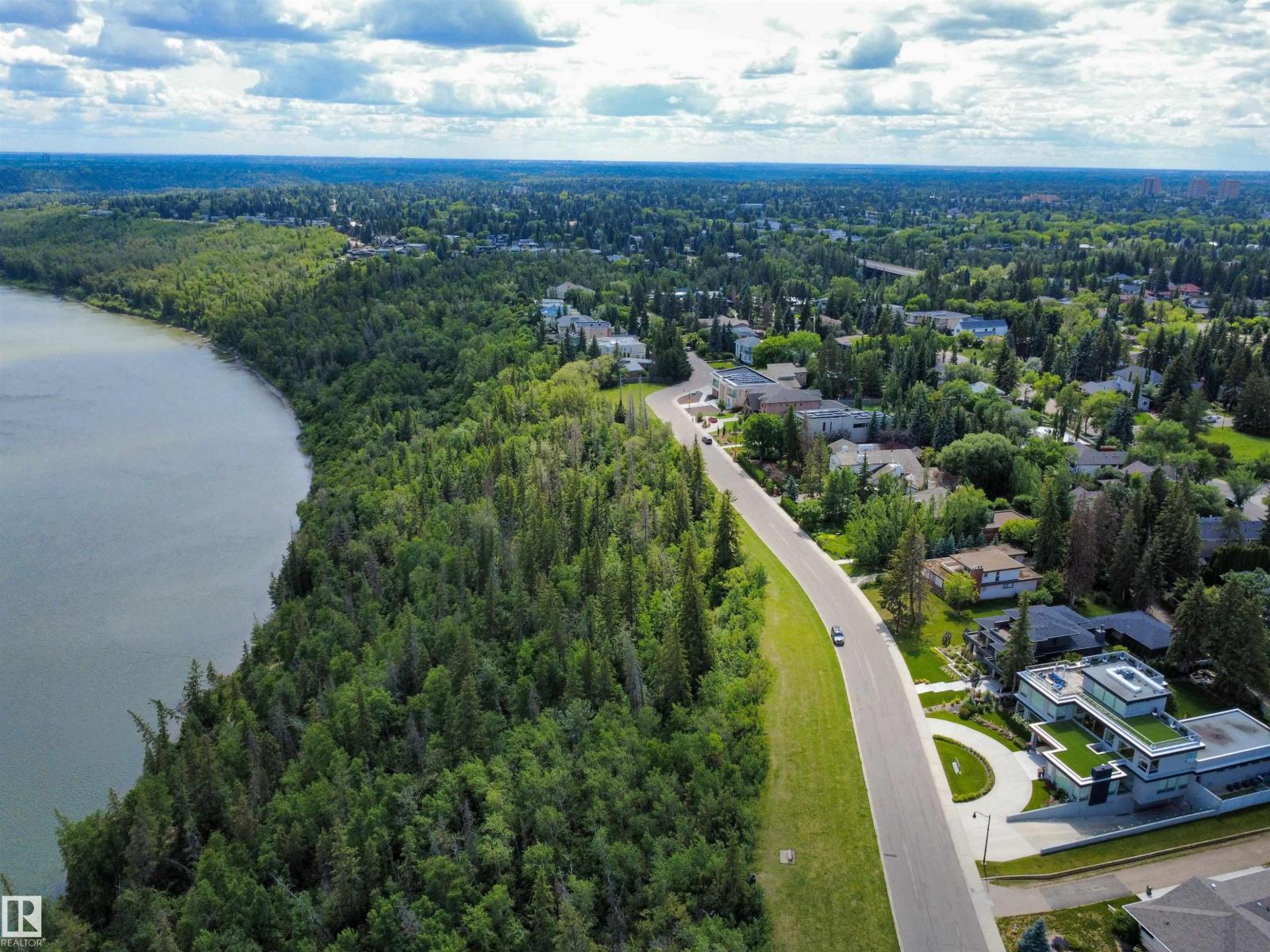 For sale: 9716 RIVERSIDE DR NW, Edmonton, Alberta T5N3M6 - E4476093 ...