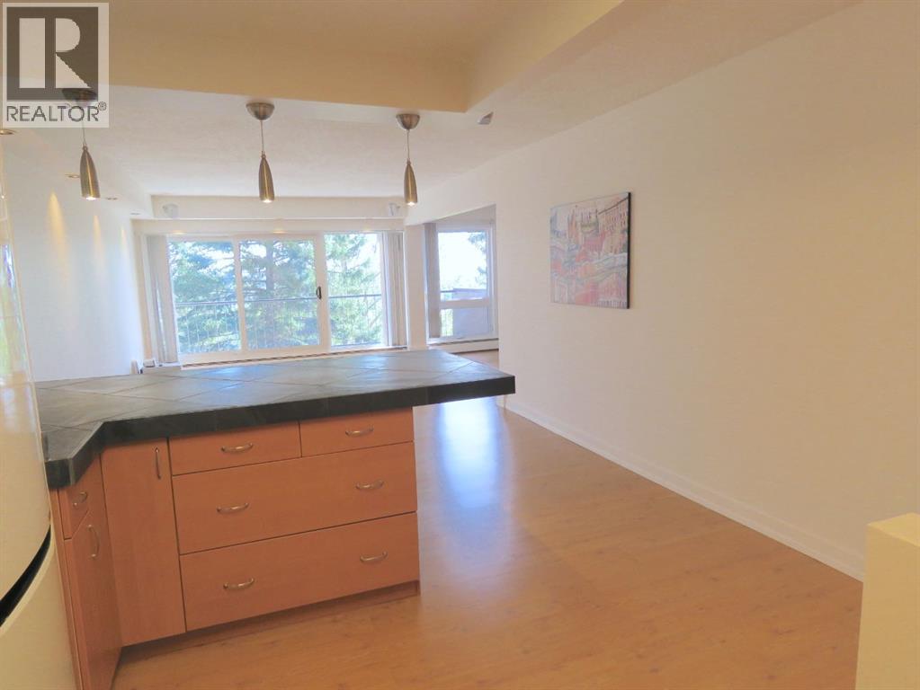 Apartment for Sale in 204, 328 Cedar Crescent SW|Calgary, Alberta T3C2Y8 4