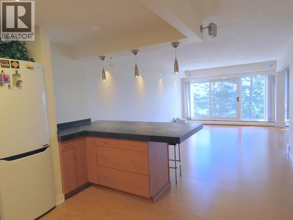 Apartment for Sale in 204, 328 Cedar Crescent SW|Calgary, Alberta T3C2Y8 5