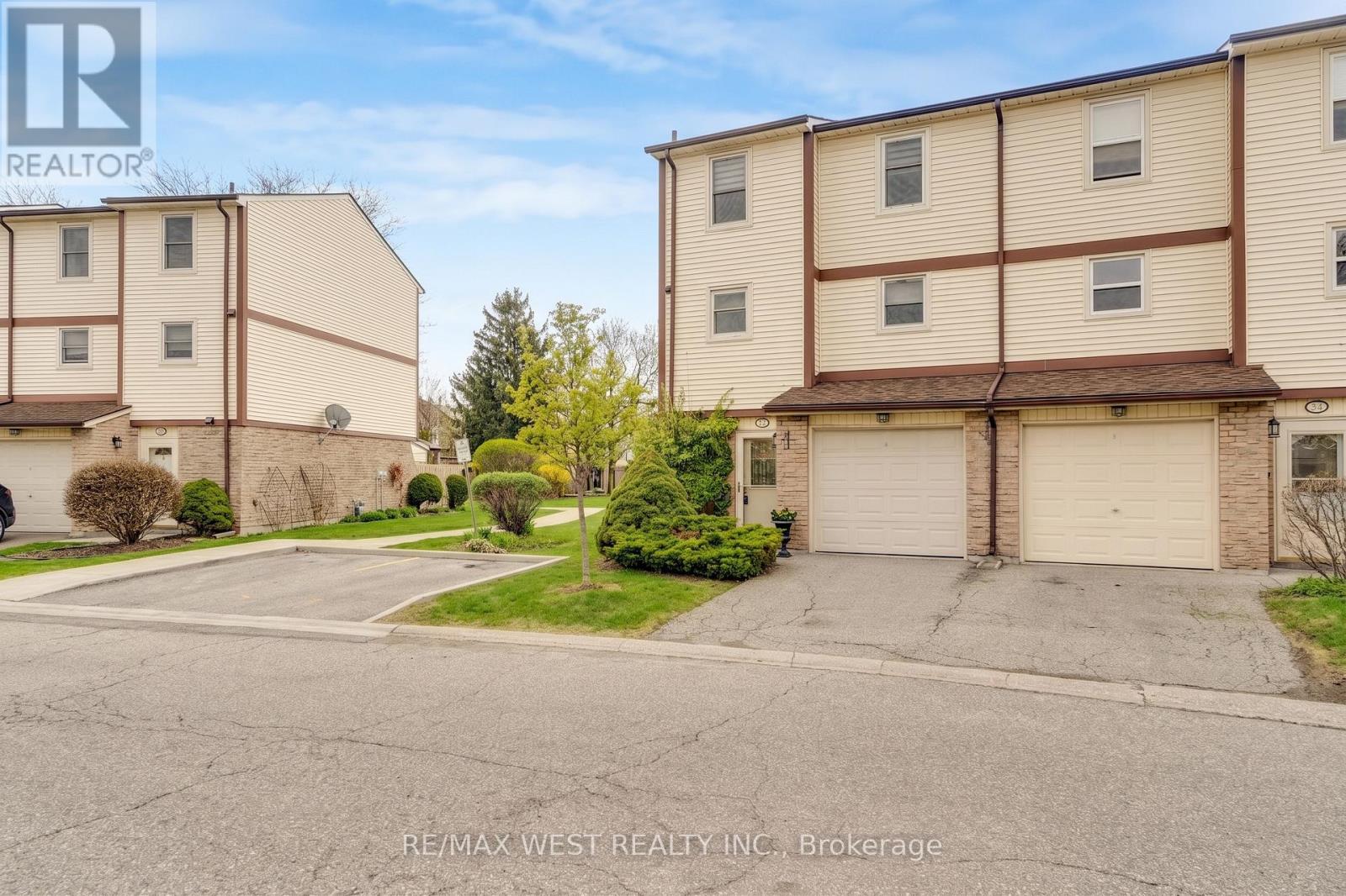 Row / Townhouse for Sale in 24 - 7340 COPENHAGEN ROAD|Mississauga (Meadowvale), Ontario L5N2S5 2