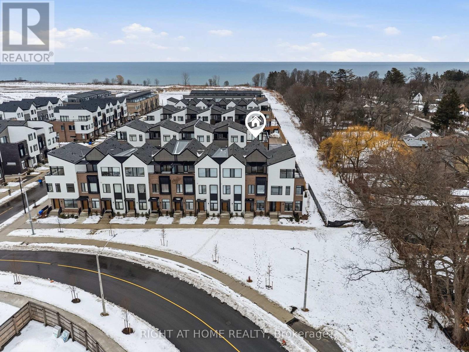 Row / Townhouse for Sale in 2 - 10 LOU PARSONS WAY|Mississauga (Port Credit), Ontario L5H0B2 2