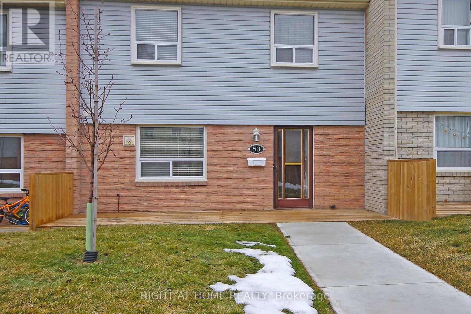 Row / Townhouse for Sale in 53 - 1055 SHAWNMARR ROAD|Mississauga (Port Credit), Ontario L5H3V2 2