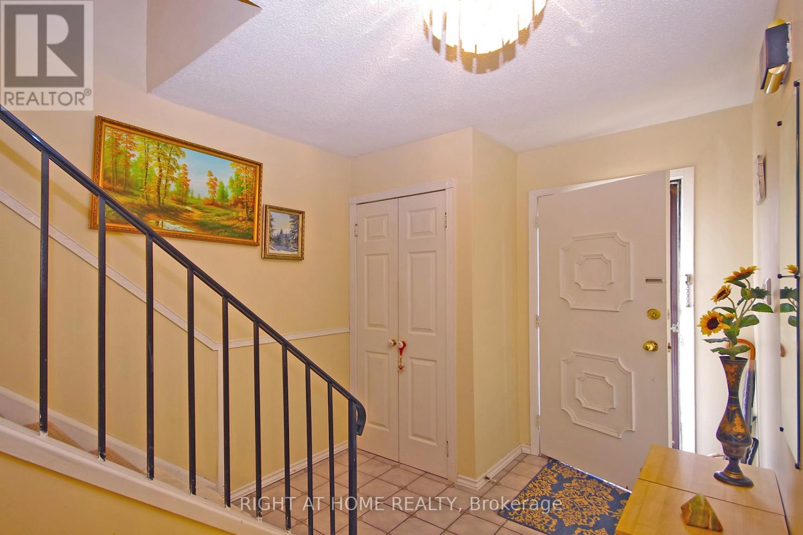 Row / Townhouse for Sale in 53 - 1055 SHAWNMARR ROAD|Mississauga (Port Credit), Ontario L5H3V2 3