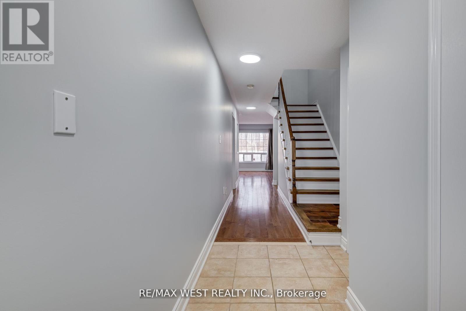 Row / Townhouse for Sale in 77 - 7360 ZINNIA PLACE|Mississauga (Meadowvale Village), Ontario L5W2A4 3