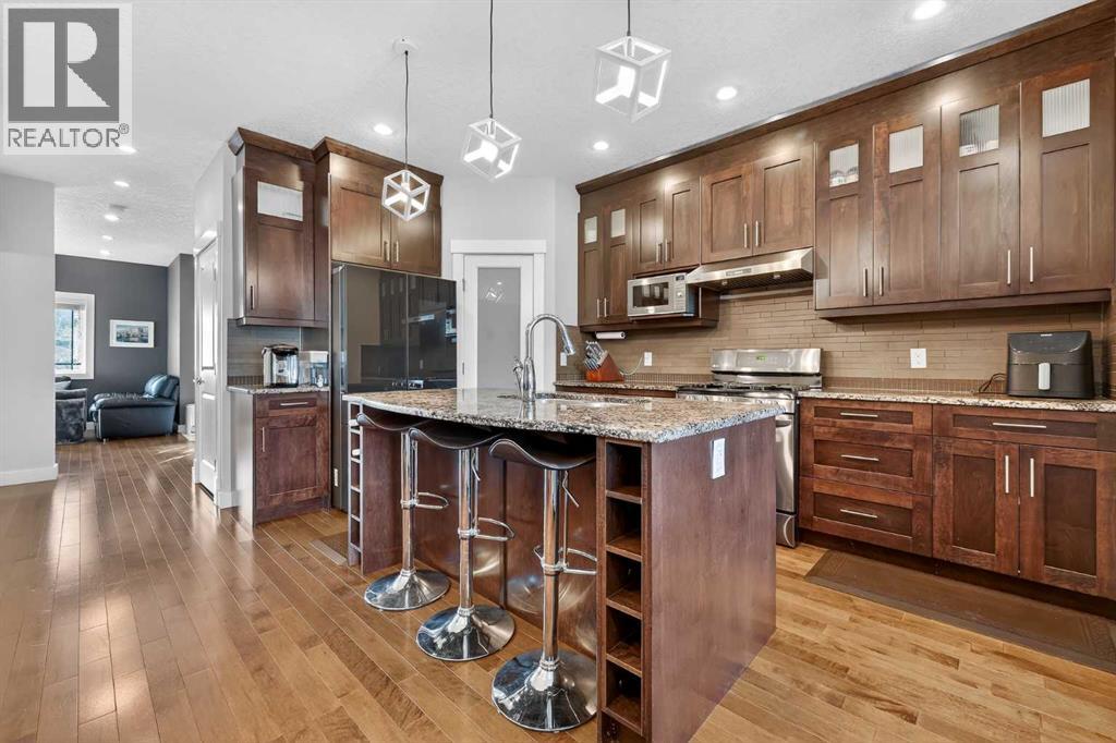 Duplex for Sale in 7104 36 Avenue NW|Calgary, Alberta T3B1T8 5