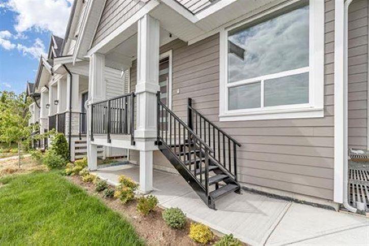 For sale: 19415 70 AVENUE, Surrey, British Columbia V4N1N2