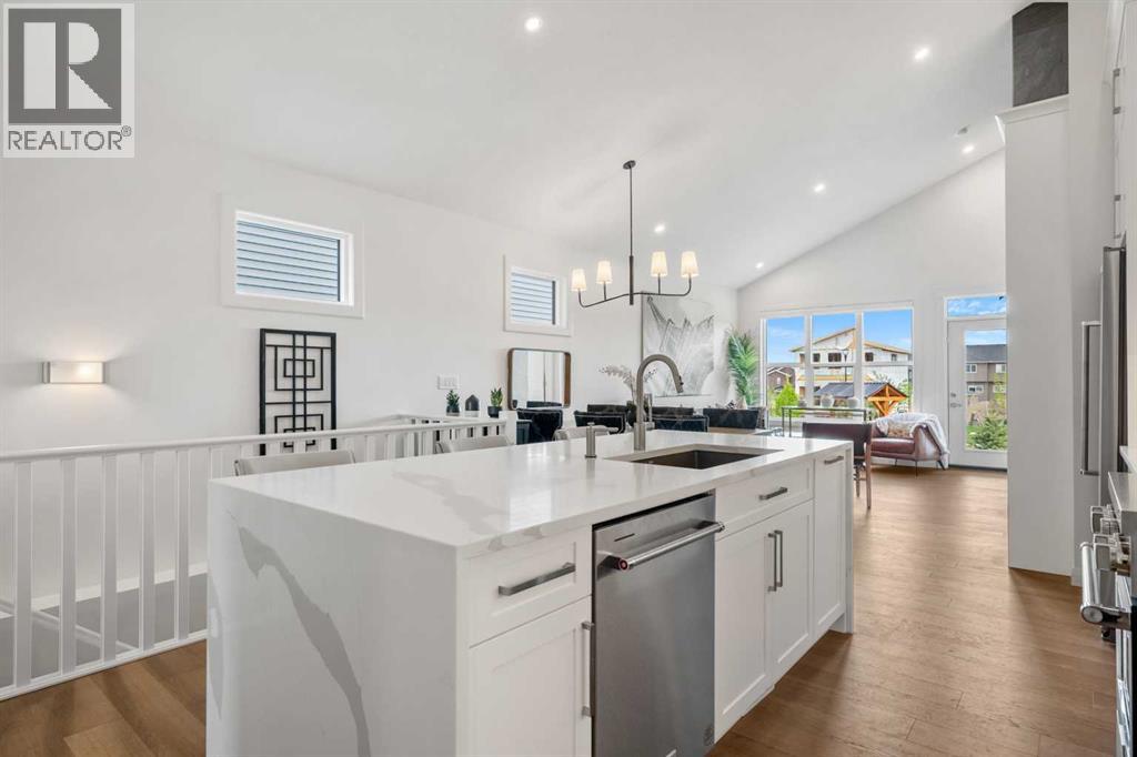 House for Sale in 218 Mitchell Heath NW|Calgary, Alberta T3R2G2