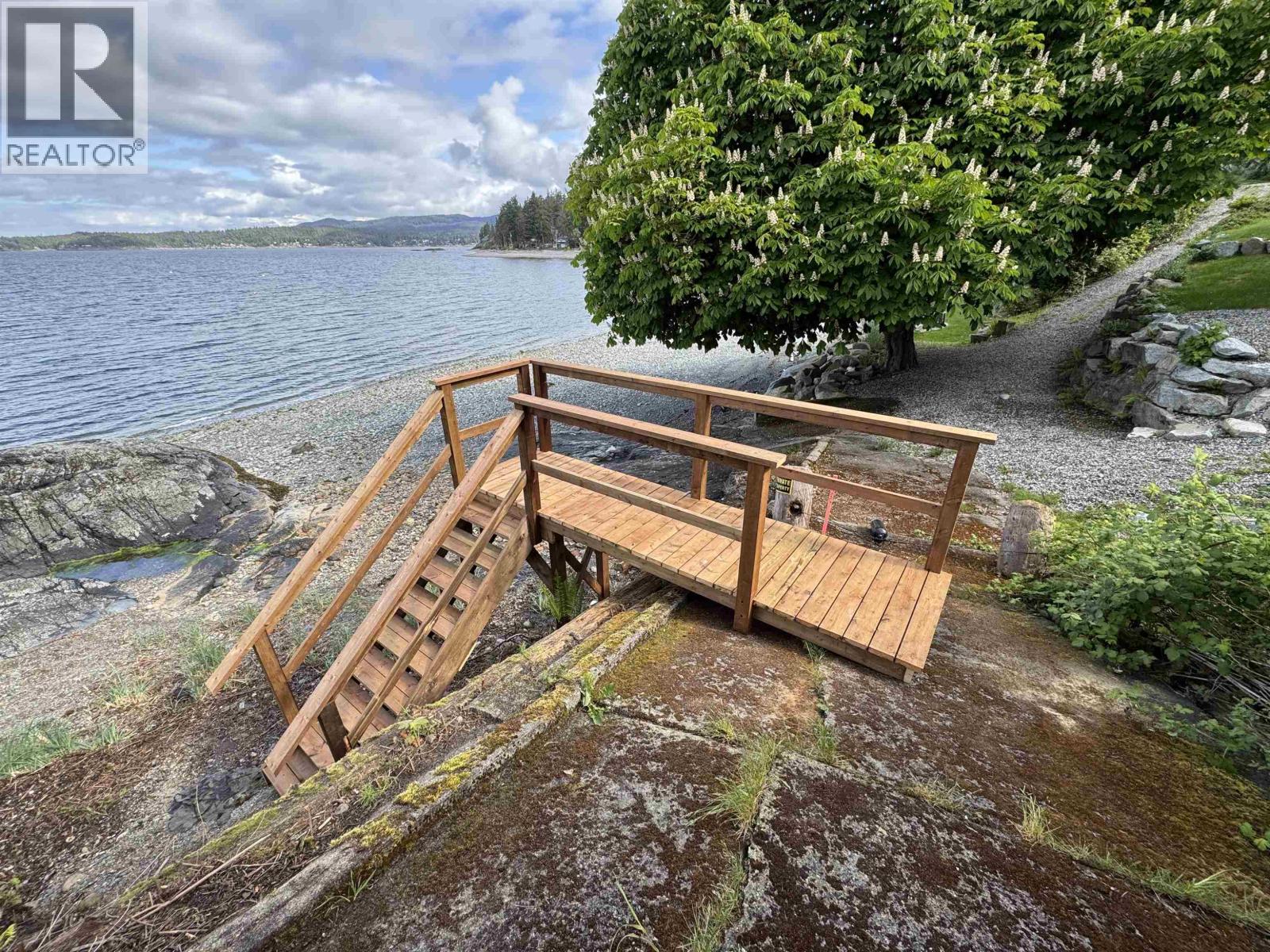 For sale: 8429 REDROOFFS ROAD, Halfmoon Bay, British Columbia V7Z1E6 ...