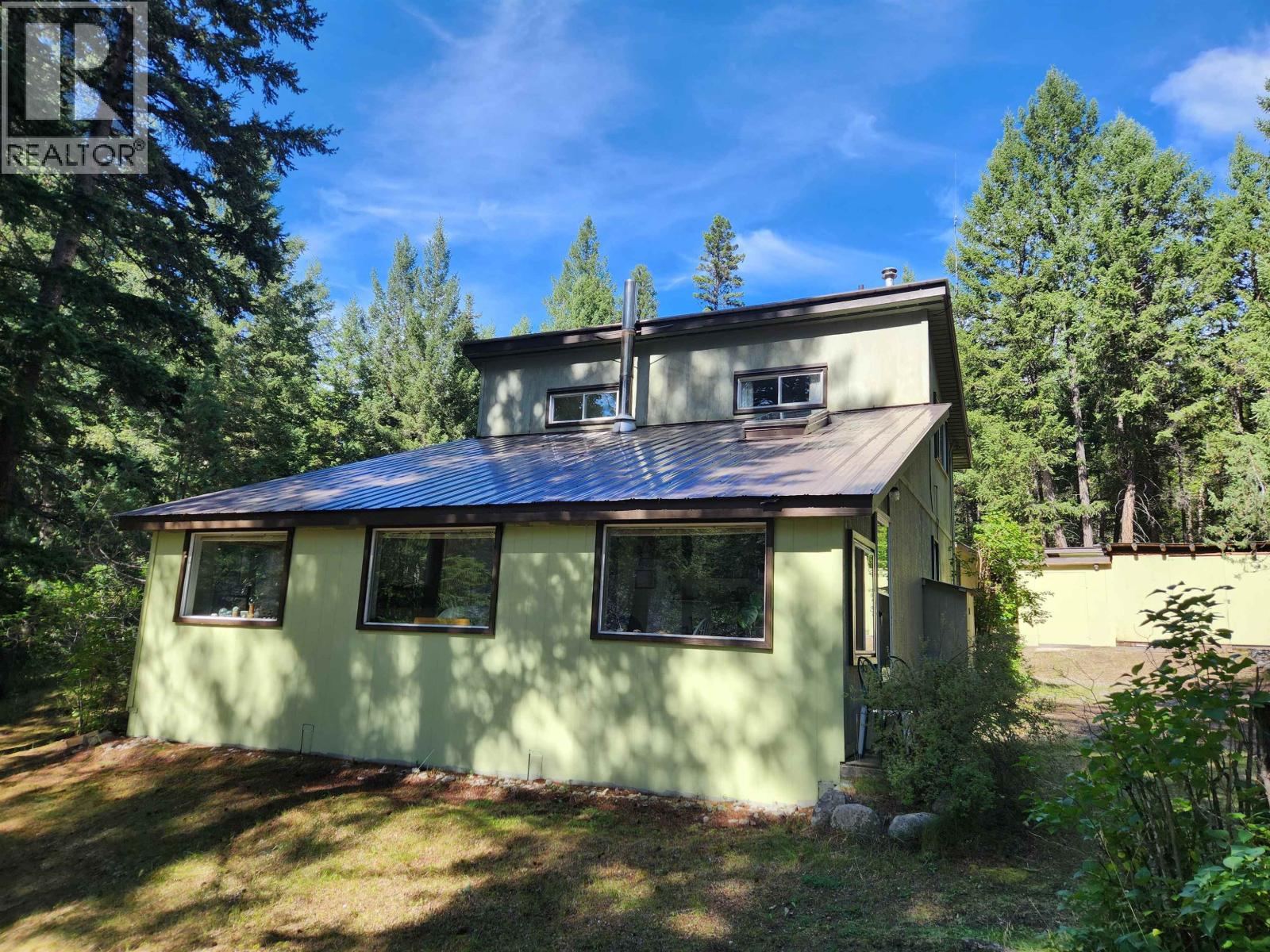 For sale: 7344 E YOUNG LAKE ROAD, 70 Mile House, British Columbia ...