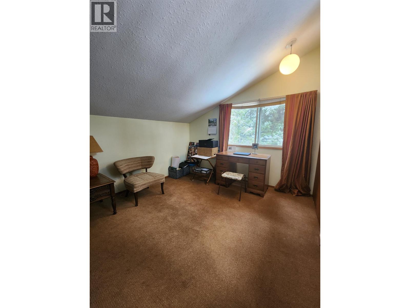 For sale: 7344 E YOUNG LAKE ROAD, 70 Mile House, British Columbia ...