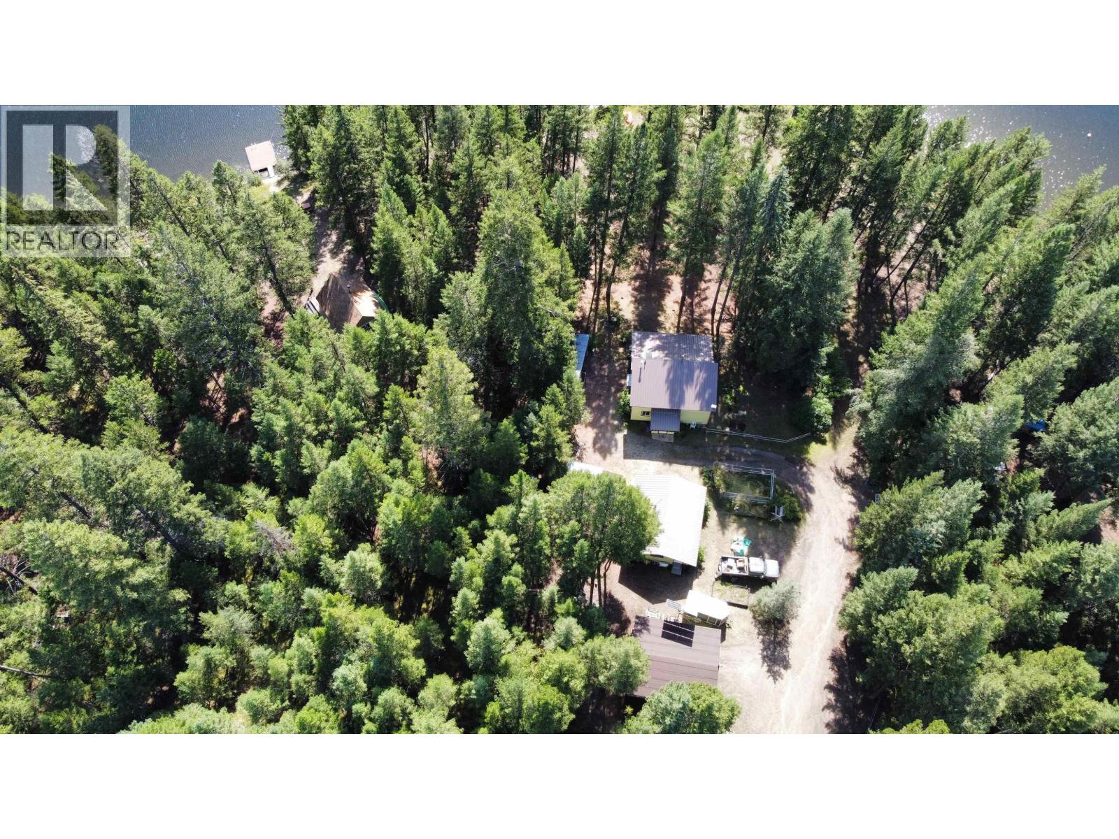 For sale: 7344 E YOUNG LAKE ROAD, 70 Mile House, British Columbia ...