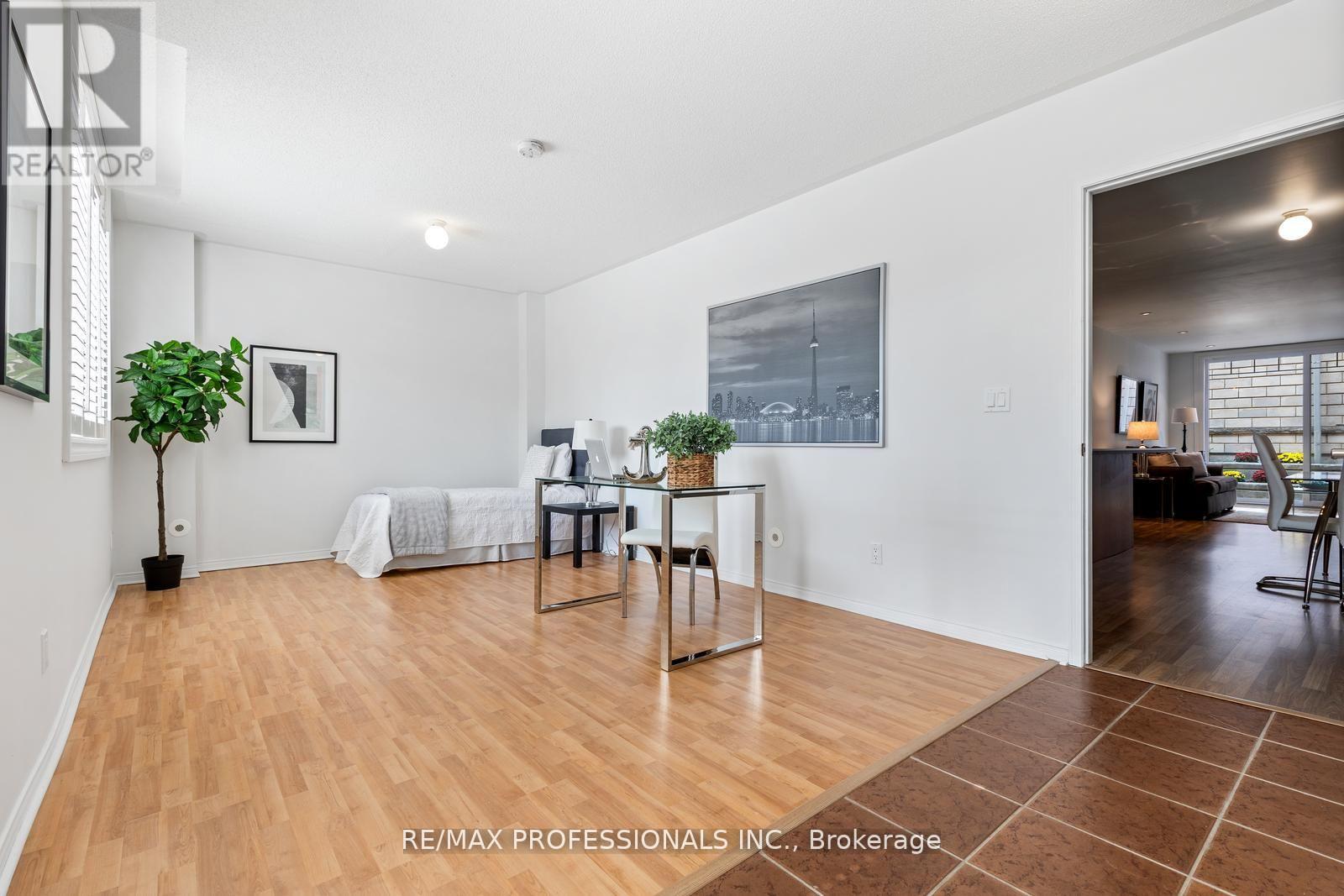 Row / Townhouse for Sale in 104 - 3400 LAKE SHORE BOULEVARD W|Toronto (Long Branch), Ontario M8W4Z9 4