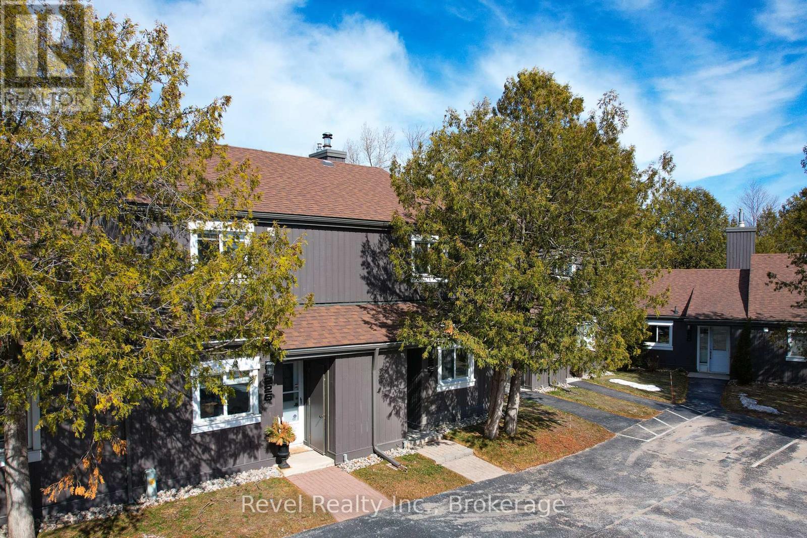 227 - 17 HARBOUR STREET W