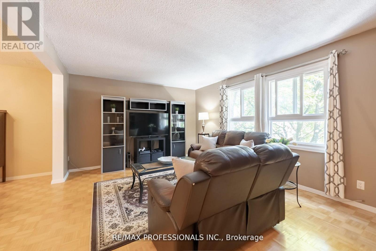 Row / Townhouse for Sale in 65 - 405 HYACINTHE BOULEVARD|Mississauga (Mississauga Valleys), Ontario L5A3N1 3