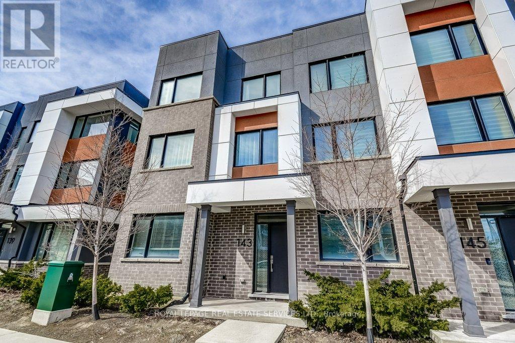 Row / Townhouse for Sale in 143 GROVEWOOD COMMON|Oakville (GO Glenorchy), Ontario L6H0X5