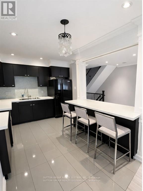 Row / Townhouse for Sale in 68 - 215 MISSISSAUGA VALLEY BOULEVARD|Mississauga (Mississauga Valleys), Ontario L5A1Y7 4