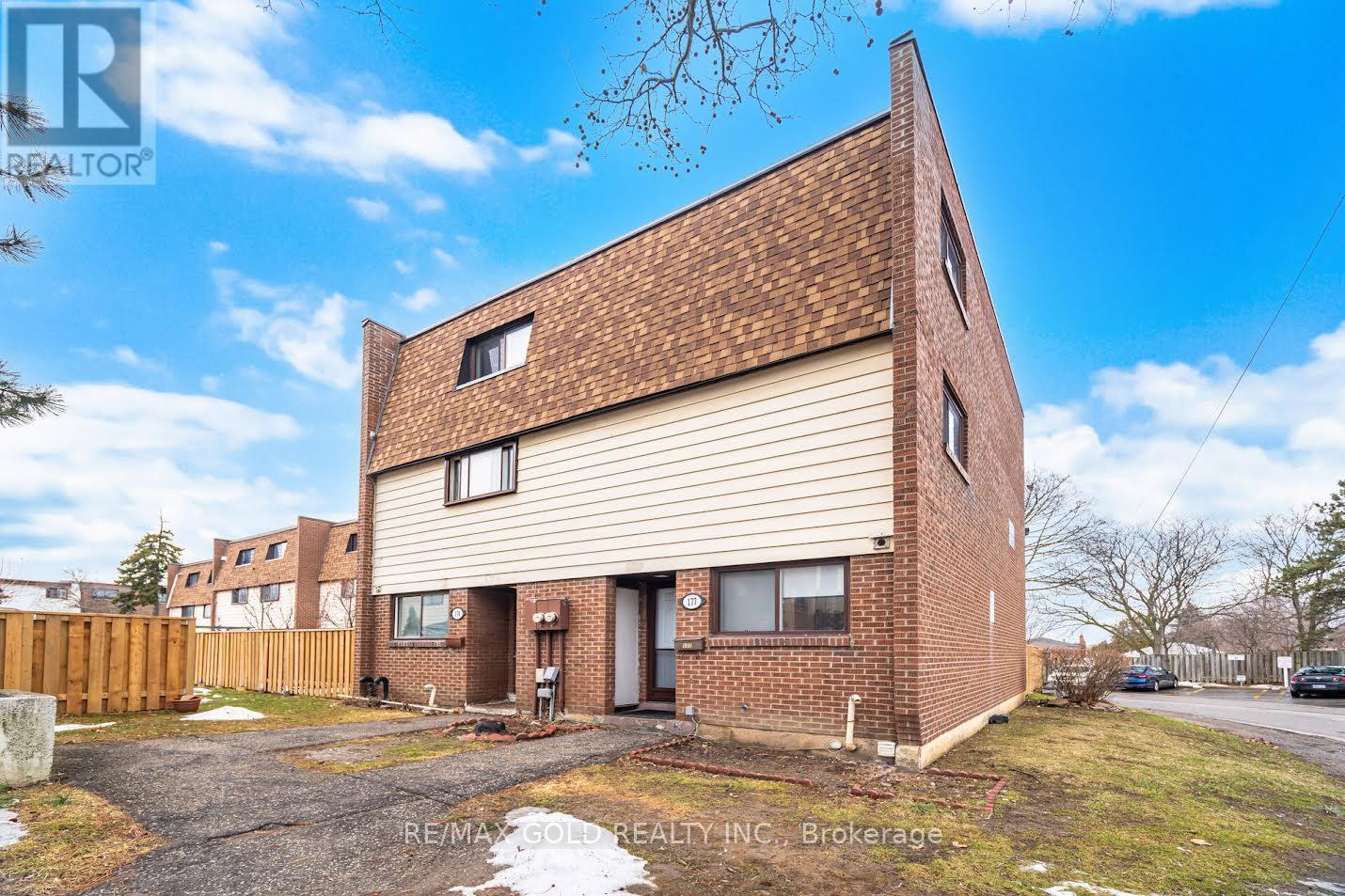 Row / Townhouse for Sale in 178 - 180 MISSISSAUGA VALLEY BOULEVARD|Mississauga (Mississauga Valleys), Ontario L5A3M2