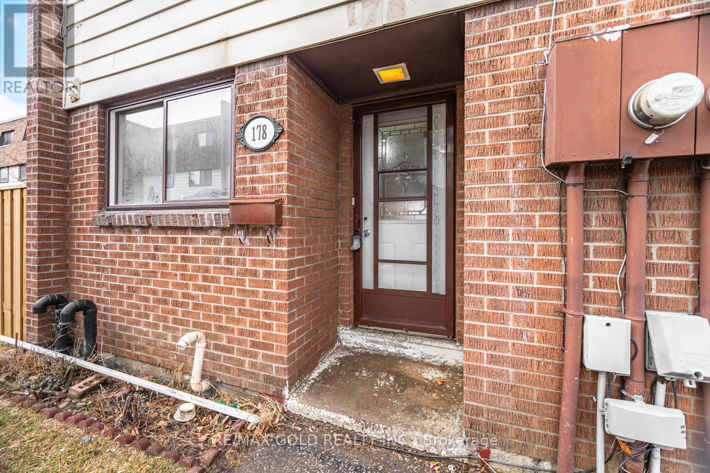 Row / Townhouse for Sale in 178 - 180 MISSISSAUGA VALLEY BOULEVARD|Mississauga (Mississauga Valleys), Ontario L5A3M2 4