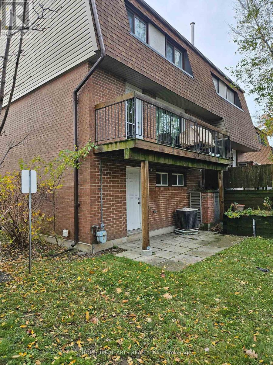 Row / Townhouse for Sale in 7 - 1051 CEDARGLEN GATE|Mississauga (Erindale), Ontario L5C3A7 2