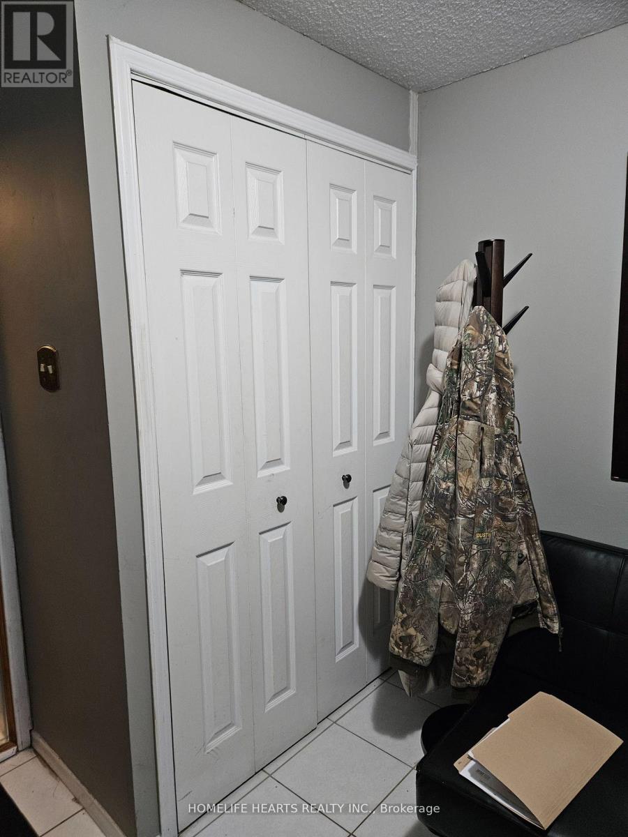 Row / Townhouse for Sale in 7 - 1051 CEDARGLEN GATE|Mississauga (Erindale), Ontario L5C3A7 5