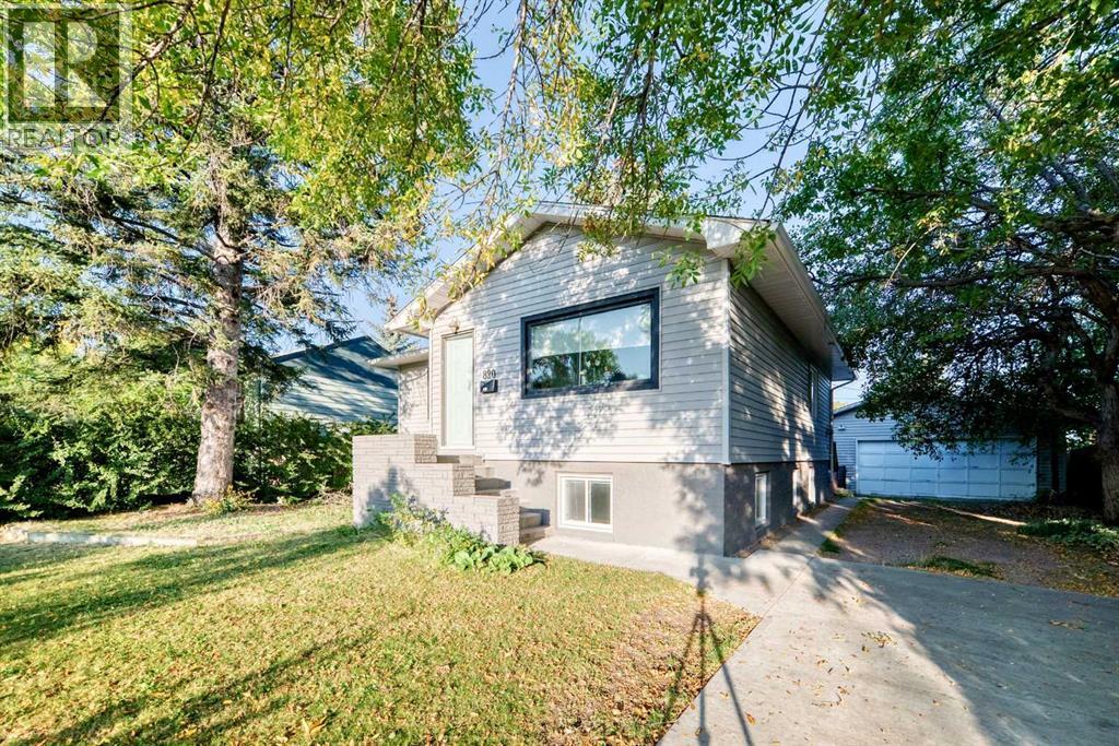 House for Sale in 820 9A Street NE|Calgary, Alberta T2E4L6 3