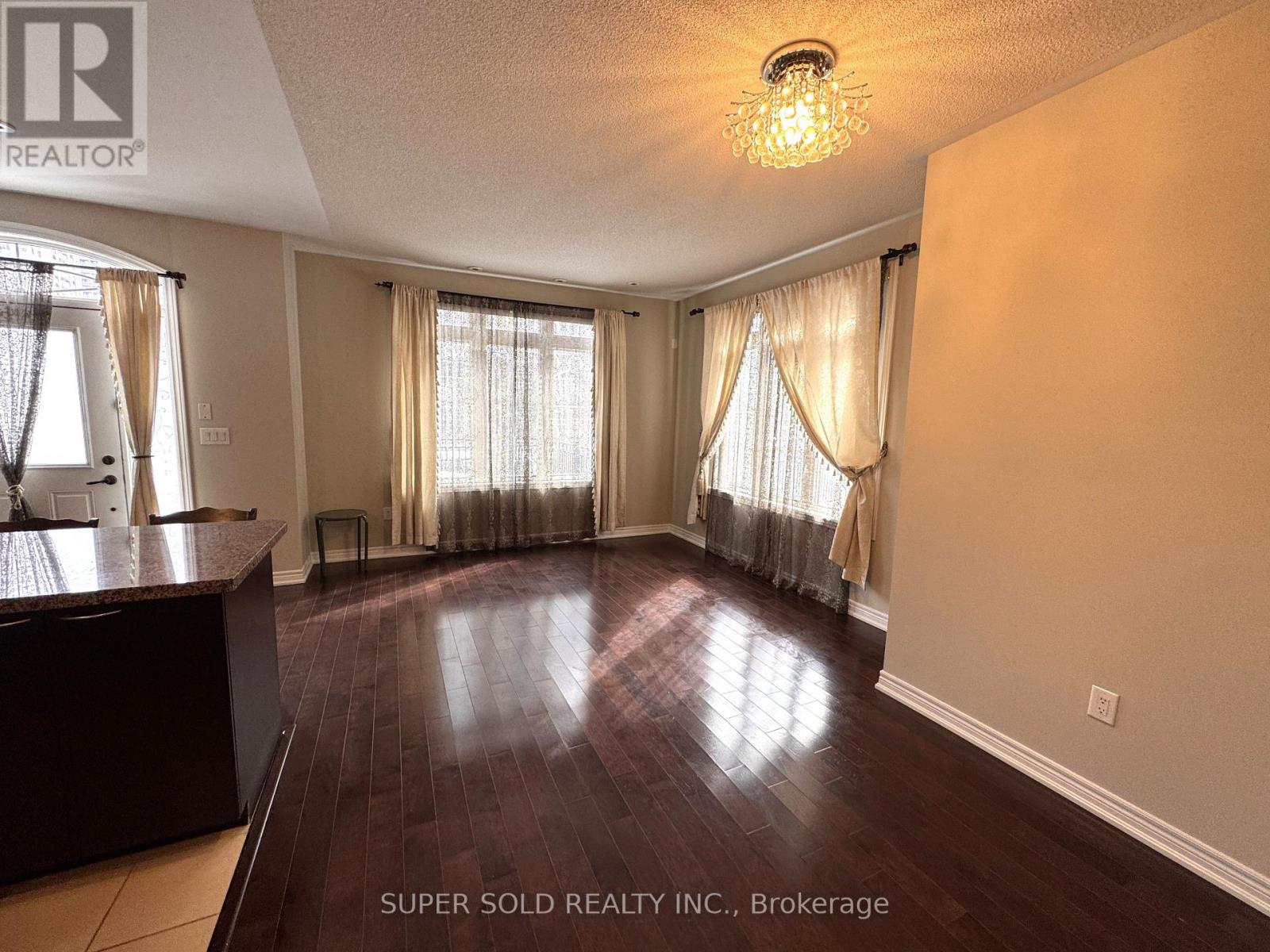 Row / Townhouse for Sale in 128 - 383 PRINCE OF WALES DRIVE|Mississauga (City Centre), Ontario L5B0C7 2