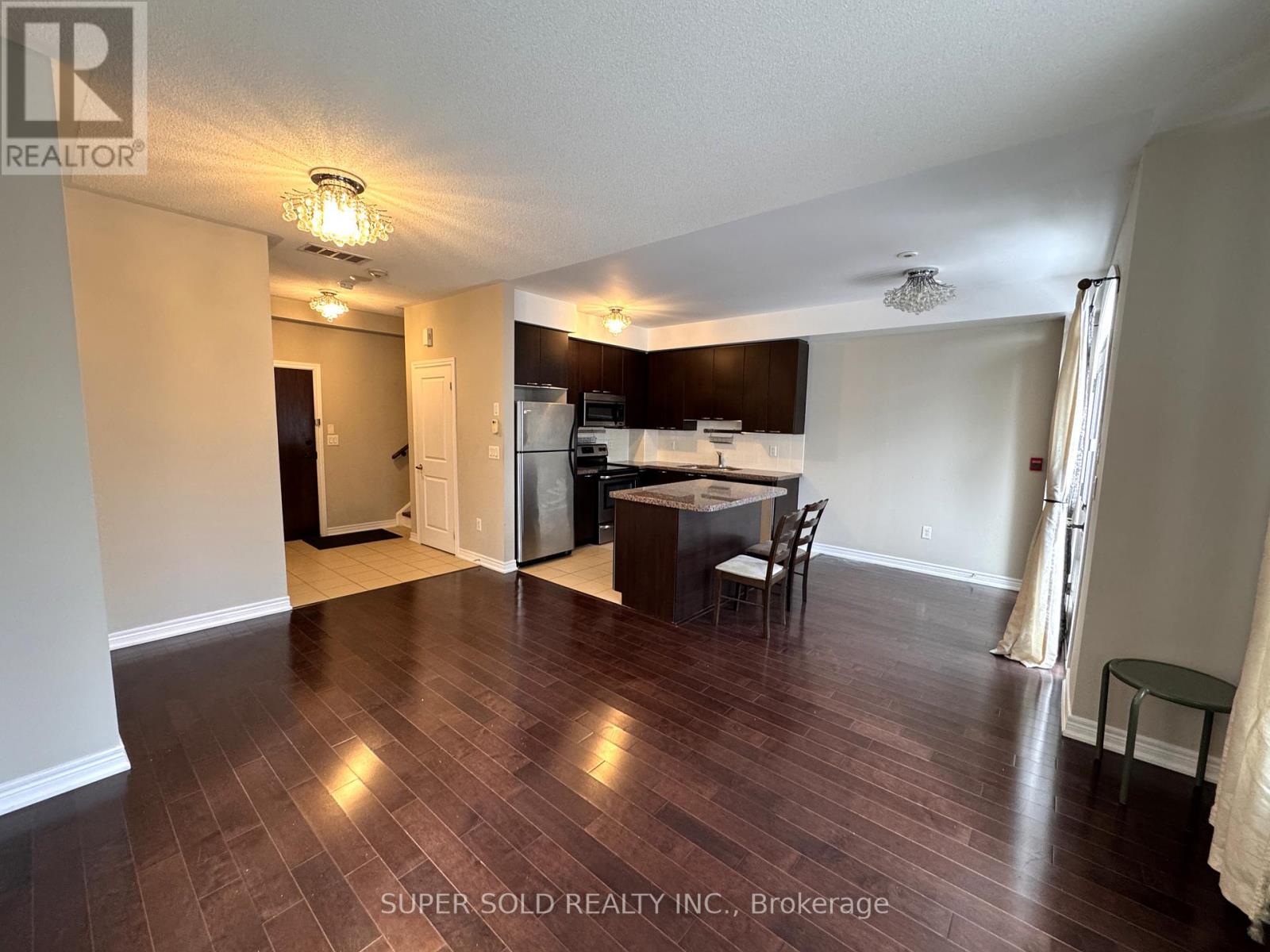 Row / Townhouse for Sale in 128 - 383 PRINCE OF WALES DRIVE|Mississauga (City Centre), Ontario L5B0C7 3